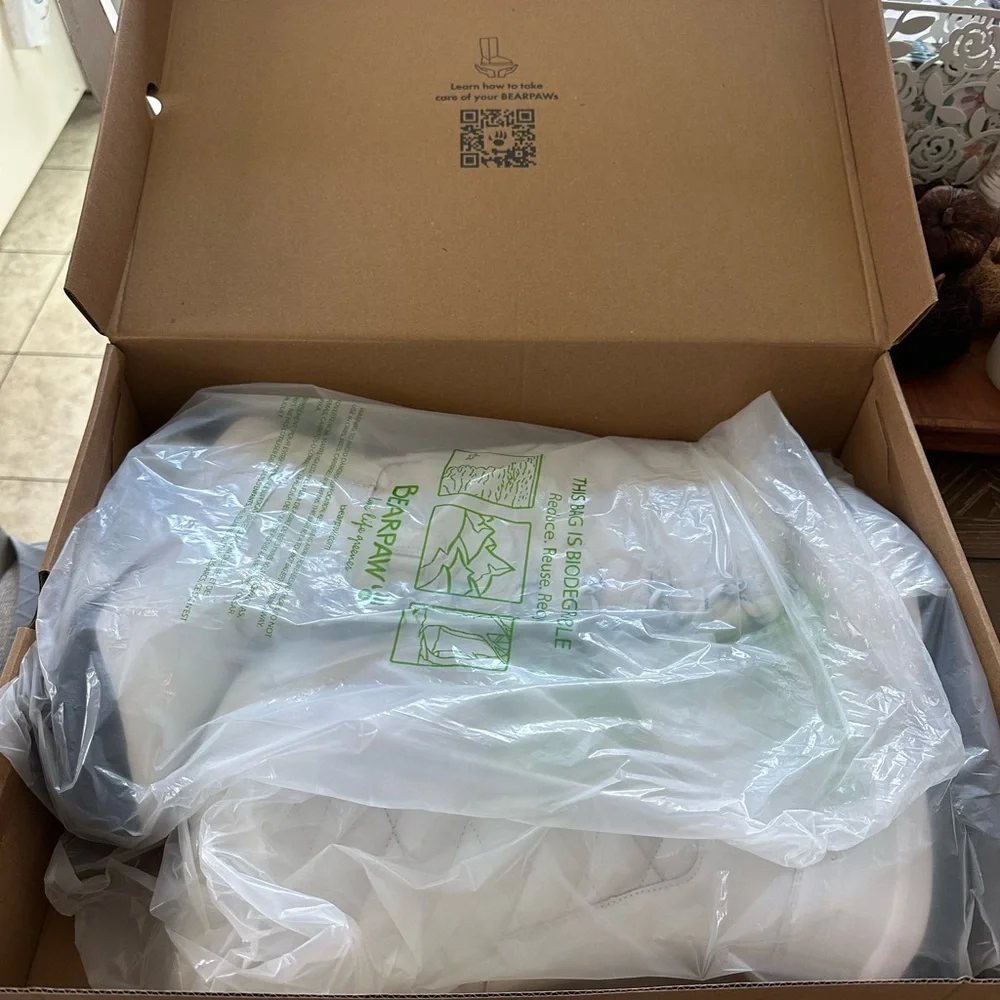 BearPaw White Quilted Boots - Picture 4 of 5